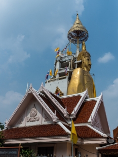 Erste Station: überdimensionaler Buddha