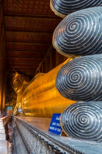 Gemütlich ins Nirwana: ein überdimensionaler liegender Buddha